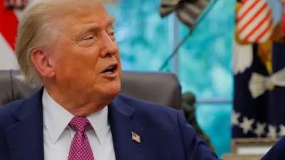 ترامب يدعو ناقلات النفط لعبور مضيق هرمز: لا داعي للخوف