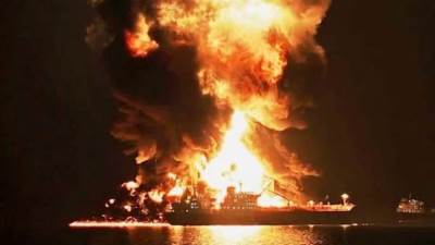 فاينانشيال تايمز : مخاوف من استنزاف احتياطيات النفط العالمية مع استمرار حرب إيران