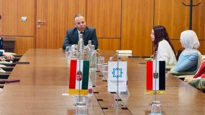 سفير مصر ببودابست: السفارة تولي اهتماما خاصا بالطلاب المصريين الدارسين في المجر