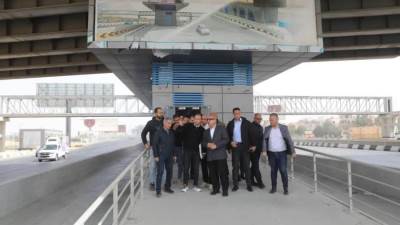  وزير النقل يتفقد التشطيبات النهائية وجاهزية المرحلة الثانية من مشروع الأتوبيس الترددي السريع BRT الممتدة من محطة المشير طنطاوي وحتى محطة صن كابيتال بتقاطع الطريق الدائري مع طريق الفيوم بطول ٤٠ كم