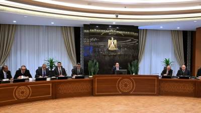 رئيس الوزراء يعقدُ اجتماعاً مع رؤساء الغرف الصناعية والتجارية
