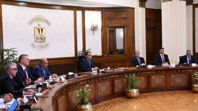 رئيس الوزراء يتابع موقف تنفيذ عدد من ملفات العمل بالمنطقة الاقتصادية لقناة السويس