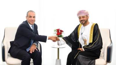 وزير الخارجية يلتقي مع نظيره العُماني في مسقط ويتناول مسار التصعيد العسكري الراهن وسبل خفضه ويدين الاعتداءات على دول الخليج الشقيقة ويؤكد على تضامن مصر الكامل معها ومع سلطنة عمان