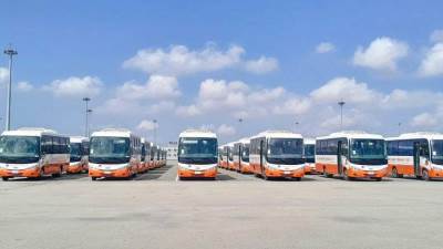 رصيف محطة تداول السيارات بميناء شرق بورسعيد يشحن 100 حافلة مُصنّعة محليًا على متن السفينة SUNSHINE ACE 