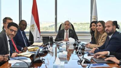 وزير الاستثمار والتجارة الخارجية يستعرض محاور تطوير البيئة الاستثمارية في اجتماع موسع مع ممثلي مؤسسة التمويل الدولية IFC