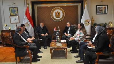 وزير التعليم العالي ومجدي يعقوب يناقشان تعزيز التعاون المشترك لدعم الرعاية الصحية وبناء القدرات في مصر وإفريقي