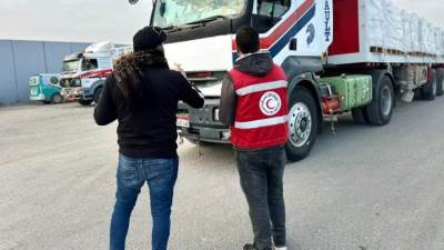 "الهلال الأحمر" : قافلة زاد العزة الـ 163  تحمل 3,360 طنًا من المساعدات الإنسانية للفلسطينيين بغزة