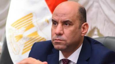 وزير العمل يُصدِر قرارًا وزاريًا بشأن ضوابط دور حضانات رعاية أطفال العاملات داخل المنشآت