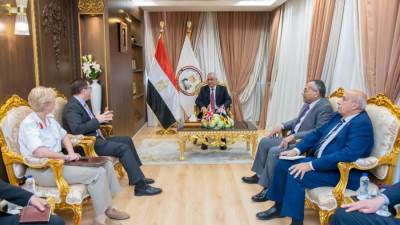 وزير الدولة للإنتاج الحربي يستقبل السفير البريطاني بالقاهرة لبحث التعاون المشترك