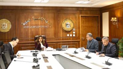 وزيرة التنمية تتابع من مركز سيطرة الشبكة الوطنية للطوارئ جهود المحافظات في التعامل مع مياه الأمطار