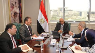 وزير الكهرباء يجتمع بخلية إدارة الأزمة ويتابع خطة التشغيل لتأمين الشبكة الموحدة وضمان استقرار واستمرارية التغذية الكهربائية