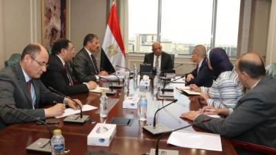 وزير الكهرباء يتابع خطة التشغيل لتأمين الشبكة وضمان استقرار التغذية الكهربائية