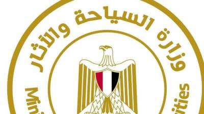 السياحة والآثار: استبعاد المتورطين في واقعة تسلق تابوت بسقارة وإحالتهم للتحقيق