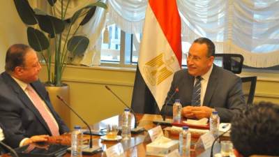 وزير التعليم يعقد اجتماعًا مع رئيس الجهاز المصري للملكية الفكرية لبحث التعاون