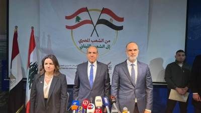 وزير الخارجية يسلم 1000 طن من المساعدات الإغاثية خلال زيارته لبيروت