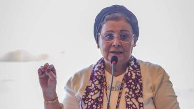 نائب وزير الصحة تبحث التعاون وتطوير خدمات القبالة في المؤتمر الدولي بنيروبي