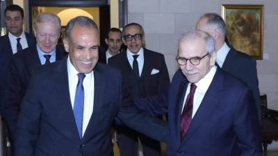 وزير الخارجية يجري مباحثات مع رئيس مجلس الوزراء اللبناني في بيروت وينقل رسالة دعم من رئيس الجمهورية