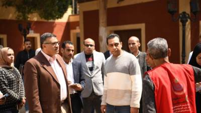 محافظ قنا يتفقد المنظومة الصحية بقرية دندرة ويوجه بتوفير خدمات طبية لائقة للمواطنين