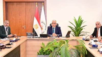 سويلم يتابع حالة المنظومة المائية بزمام ترع الإسماعيلية والسويس وبورسعيد والجاهزية لموسم أقصى الاحتياجات المائية المقبل