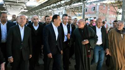 رئيس الوزراء يتفقد مكونات سوق العبور لتجارة الجملة وقطاعاتها المختلفة