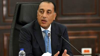 بدء التنفيذ الفعلي لقرار رئيس الوزراء بغلق المحلات بداية من الساعة 9 ولمدة الشهر