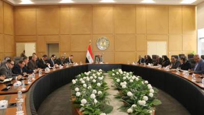 وزير الكهرباء يجتمع باللجنة الاستراتيجية "للكهرباء" لمتابعة تنفيذ إجراءات ترشيد الإنفاق الحكومي واستهلاك الكهرباء