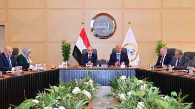 وزيرا النق والري يناقشان موقف المشروعات المشتركة وسبل الإسراع بنهو كافة الإجراءات الخاصة بعدد من المسطحات والأراضي المتعلقة بتنفيذ المشروعات