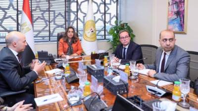 وزيرة التنمية تبحث مع المدير التنفيذي لإحدى شركات القطاع الخاص فرص الشراكة لدعم الاستدامة وتعزيز الاقتصاد الدائري