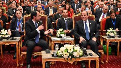 الرئيس السيسى يناشد نظيره الأمريكى بإيقاف الحرب خلال معرض مصر الدولى للطاقة