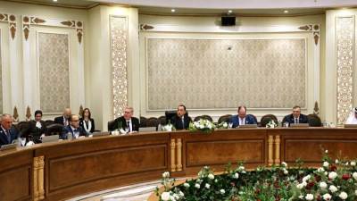 رئيس الوزراء يعقد مائدة مستديرة مع القيادات التنفيذية لشركات الطاقة العالمية العاملة في مصر