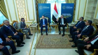 وزير البترول يبحث مع يونايتد إنرجي خطط الإنتاج بالصحراء الغربية واستخدام الطاقة الشمسية محل السولار في التشغيل