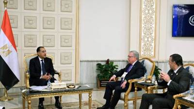 رئيس الوزراء يلتقي رئيس شركة "شيفرون" العالمية للاستكشاف والإنتاج