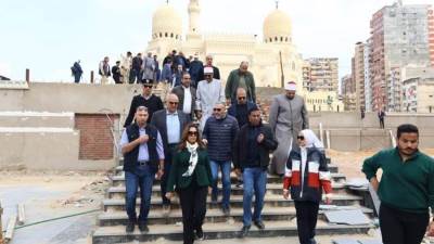 وزيرة التنمية المحلية والبيئة ومحافظ الإسكندرية يتفقدان أعمال تطوير ميدان المساجد وحلقة السمك الجديدة ومحيط قلعة قايتباي بحي الجمرك