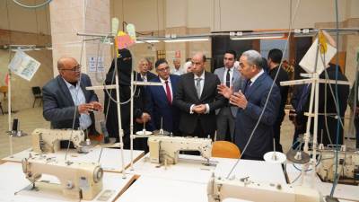 وزير العمل يبدأ زيارته للإسماعيلية بلقاء "المحافظ" وتسليم عقود لذوي الهمم وشهادات لخريجي التدريب المهني