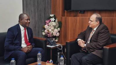 رئيس هيئة الدواء المصرية يستقبل رئيس هيئة الغذاء والدواء بدولة غانا لتعزيز التعاون التنظيمي في القطاع الدوائي