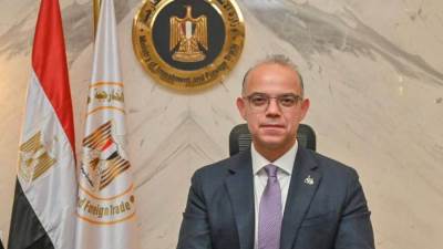 استمرار العمل بالموانئ والمنافذ الجمركية بكامل الطاقات التشغيلية طوال أيام الأسبوع.. لضمان استقرار حركة التجارة الخارجية