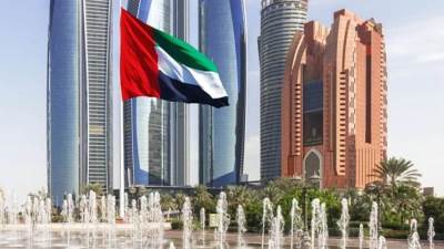 الامارات: إصابة 12 شخصاً جراء سقوط شظايا صاروخ إيراني بمنطقة "العجبان"