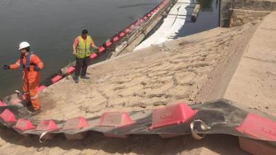 الجهاز التنظيمي والقابضة للمياه: لا تأثير على جودة مياه الشرب نتيجة تسرب بقعة سولار بترعة الإسماعيلية