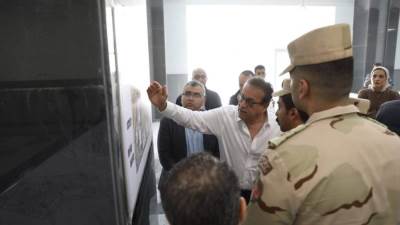 وزير الصحة يتفقد مجمع المعامل المركزية بـ«بدر» ومستشفى العبور