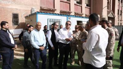 وزير الصحة يتفقد مشروع تطوير مستشفى أم المصريين ويوجه بدراسة زيادة أدوار مبنى العيادات