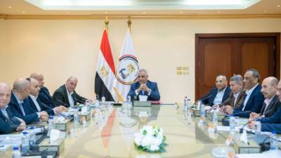 وزير الدولة للإنتاج الحربي يتابع الأداء المالي للشركات التابعة