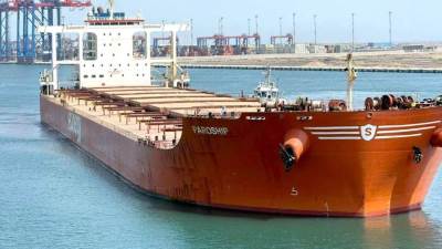 ميناء شرق بورسعيد يستقبل السفينة MV PAROSHIP أكبر سفينة صب جاف ترسو في ميناء مصري على رصيف محطة "سكاي بورتس"