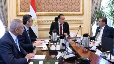 رئيس الوزراء يتابع موقف توافر السلع الاستراتيجية في الأسواق واستعدادات الموسم الحالي لتوريد القمح المحلي