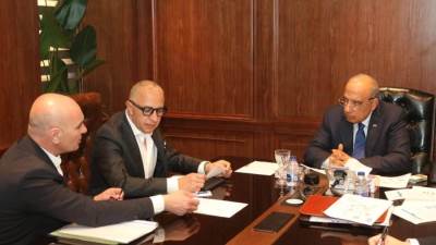 وزير الكهرباء يبحث مع مجموعة "السويدي إليكتريك" مجريات تنفيذ مشروعات الشركة في إنتاج ونقل الكهرباء 