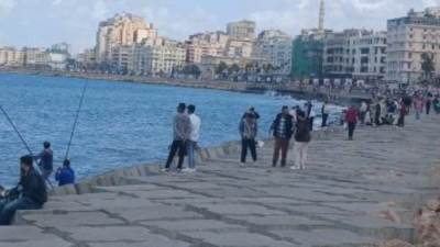 الطقس اليوم مائل للحرارة نهارا وشبورة ورمال والعظمى بالقاهرة 25 درجة