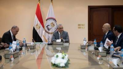 وزير الدولة للإنتاج الحربي يبحث مع "جهاز المشروعات المتوسطة والصغيرة ومتناهية الصغر" آفاق التعاون المشترك