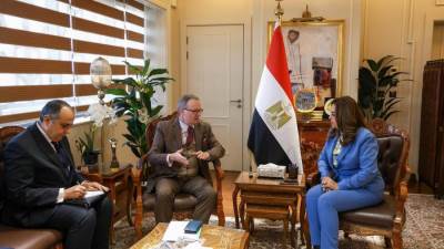وزيرة التنمية المحلية والبيئة تبحث مع سفير التشيك بالقاهرة مجالات التعاون المشترك