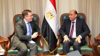 وزير العمل يلتقي سفير المملكة المتحدة بالقاهرة لبحث تعزيز التعاون في التدريب المهني وتشغيل الشباب وتمكين المرأة