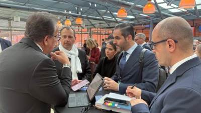 وزير الصحة يبحث مع شركة سانوفي تعزيز التعاون في توطين صناعة اللقاحات ودعم الأمن الصحي