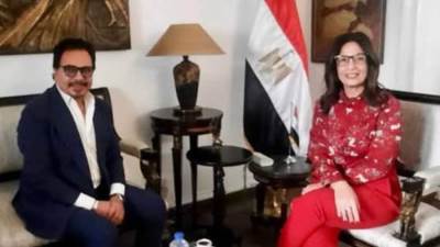 وزارة الثقافة تناقش مع الفنان محمد رياض الأستعدادات للدورة 19من المهرجان القومي للمسرح المصري